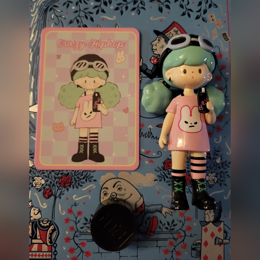 Finding Unicorn × Molinta: "Gossip Club Series" Crazy Hiphop + card + stand